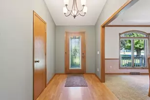 3812 N Hickory Dr, Janesville, WI 53545 - Photo 6