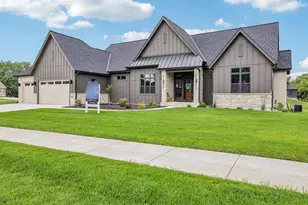 1417 Serenity Ct, Sun Prairie, WI 53590 - Photo 2