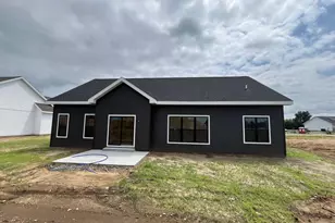 318 Willow St, Pardeeville, WI 53954 - Photo 4