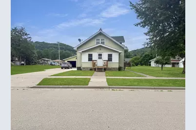 152 N Ohio Street, Prairie Du Chien, WI 53821 - Photo 2