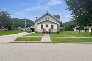 152 N Ohio St, Prairie Du Chien, WI 53821 - Photo 2