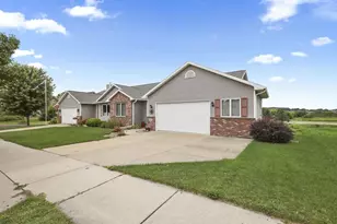 402 Matterhorn Dr, Verona, WI 53593 - Photo 4