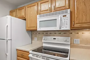 6831 Parkside Cir, Windsor, WI 53532 - Photo 6