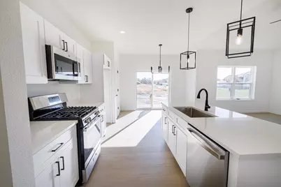 1702 Kyle Circle, Beloit, WI 53511 - Photo 12