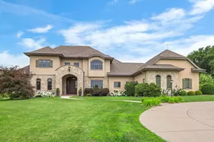596 Hillcrest Ln, Brooklyn, WI 53521 - Photo 2