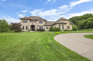 596 Hillcrest Ln, Brooklyn, WI 53521 - Photo 2