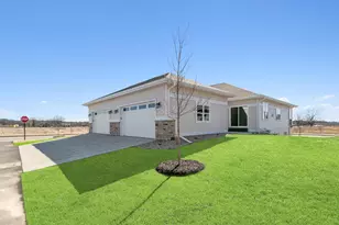 2862 Wild Goose Wy, Stoughton, WI 53589 - Photo 4