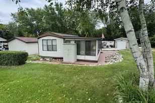 398 Skyline Dr, Edgerton, WI 53534 - Photo 1