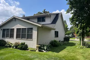 481 Badger Dr, Janesville, WI 53536 - Photo 4