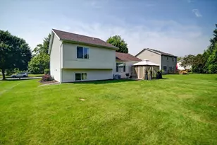 201 Vista Dr, Cottage Grove, WI 53527 - Photo 6
