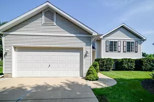 201 Vista Dr, Cottage Grove, WI 53527 - Photo 2