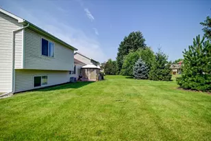 201 Vista Dr, Cottage Grove, WI 53527 - Photo 6