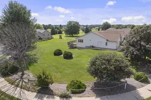 402 Concord Dr, Oregon, WI 53575 - Photo 2