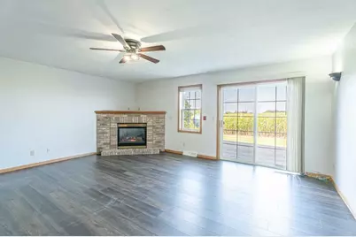 2367 Effingham Way, Sun Prairie, WI 53590 - Photo 2