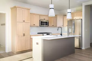 6419 Prairie Wood Dr, Mcfarland, WI 53558 - Photo 8