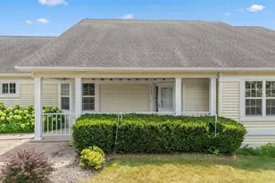 1902 Huntington Park Dr, Reedsburg, WI 53959 - Photo 2