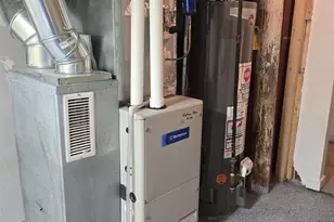 2146 Winnebago St, Madison, WI 53704 - Photo 6