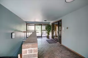 3114 Creekview Dr, Middleton, WI 53562 - Photo 6