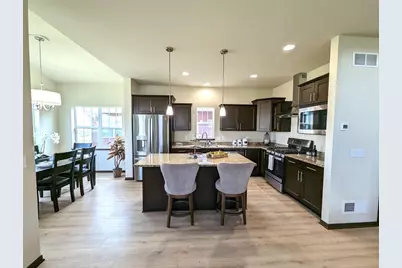 14 Bluestem Pass, Mount Horeb, WI 53572 - Photo 4