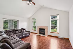 510 Oakridge Dr, Portage, WI 53901 - Photo 8