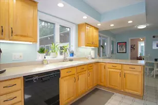 238 Kensington Dr, Madison, WI 53704 - Photo 4