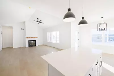 1739 E Kyle Circle, Beloit, WI 53511 - Photo 10