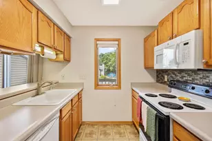 6973 Chester Dr, Madison, WI 53719 - Photo 14