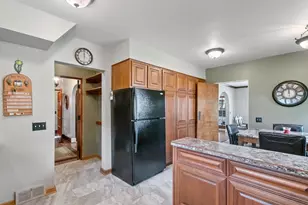 523 W Edgewater St, Portage, WI 53901 - Photo 8