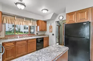 523 W Edgewater St, Portage, WI 53901 - Photo 6