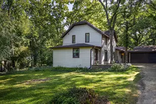 2879 S Riverside Dr, Beloit, WI 53511 - Photo 2