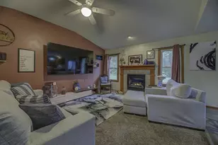 126 Deanna Dr, Janesville, WI 53536 - Photo 4