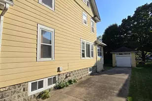 425 W James St, Columbus, WI 53925 - Photo 4