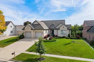 725 S 2nd St, Mount Horeb, WI 53572 - Photo 1