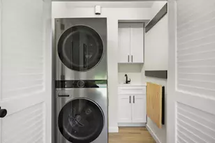 517 Isle Royal Dr, Madison, WI 53705 - Photo 10