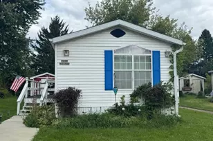 W211N11782 Hilltop Cir, Germantown, WI 53022 - Photo 1