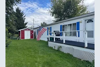 W211N11782 Hilltop Circle, Germantown, WI 53022 - Photo 4