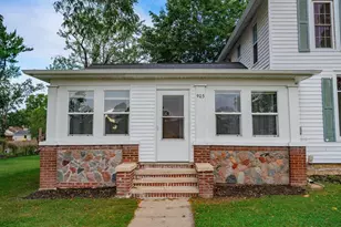 903 W Conger St, Whitewater, WI 53190 - Photo 2