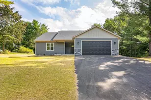 914 Marcy Ct, Wisconsin Dells, WI 53965 - Photo 2