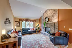 5834 Persimmon Dr, Fitchburg, WI 53711 - Photo 14