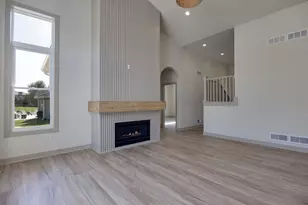 1113 N Division St, Waunakee, WI 53597 - Photo 6