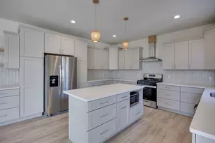 1113 N Division St, Waunakee, WI 53597 - Photo 10