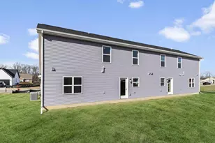 380-388 Lilac Ln, Stoughton, WI 53589 - Photo 4