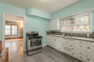 718 Mac Arthur Dr, Beaver Dam, WI 53916 - Photo 8