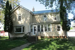 608 Lavalle St, Reedsburg, WI 53959 - Photo 2