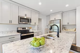 352 Dahlia Dr, Stoughton, WI 53589 - Photo 4