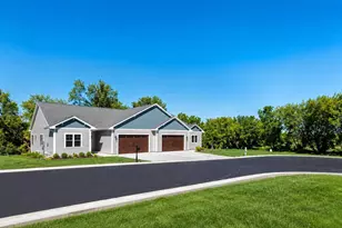 754 Kensington Dr, Ripon, WI 54971 - Photo 2