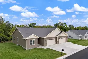 742 Kensington Dr, Ripon, WI 54971 - Photo 2