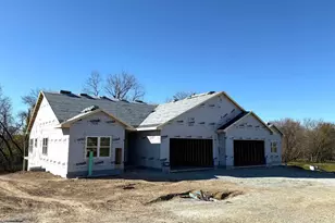 742 Kensington Dr, Ripon, WI 54971 - Photo 2