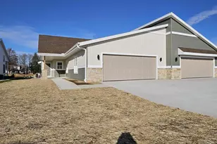 3717 Newcastle Dr, Janesville, WI 53546 - Photo 2