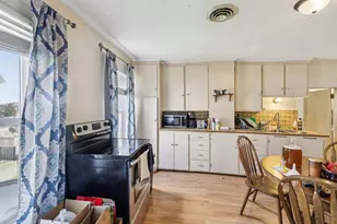 208 W Pleasant St, Portage, WI 53901 - Photo 36